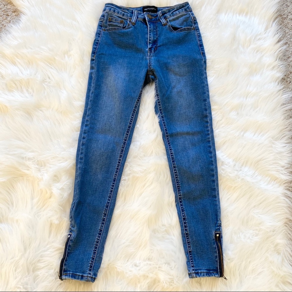 PLT PETITE CROPPED ANKLE SKINNY JEANS